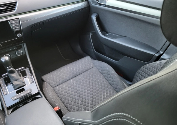 Skoda Superb cena 69900 przebieg: 132306, rok produkcji 2015 z Józefów małe 742